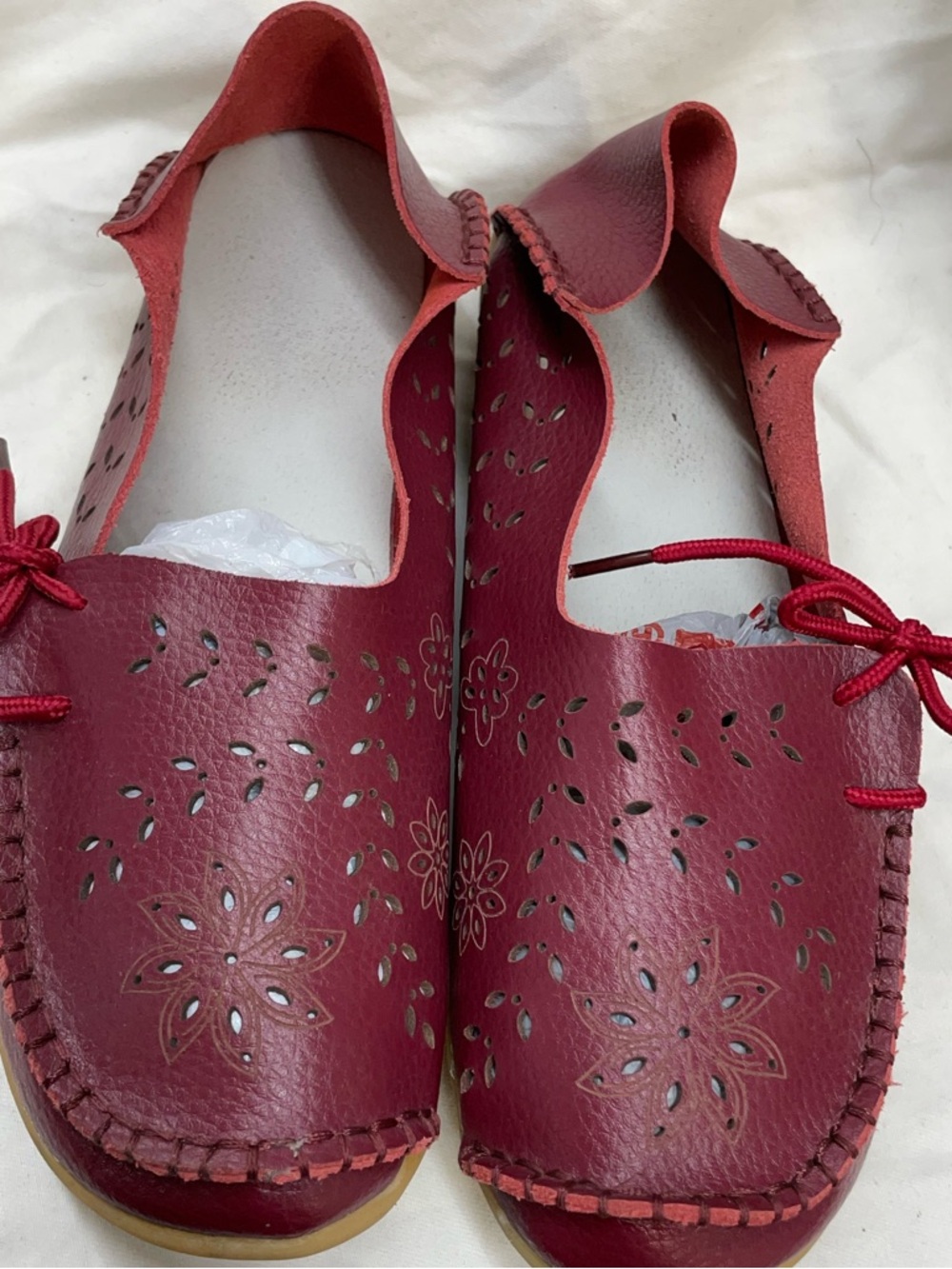 Women's Red Floral Perforated Leather Slip-On Shoes sz 41